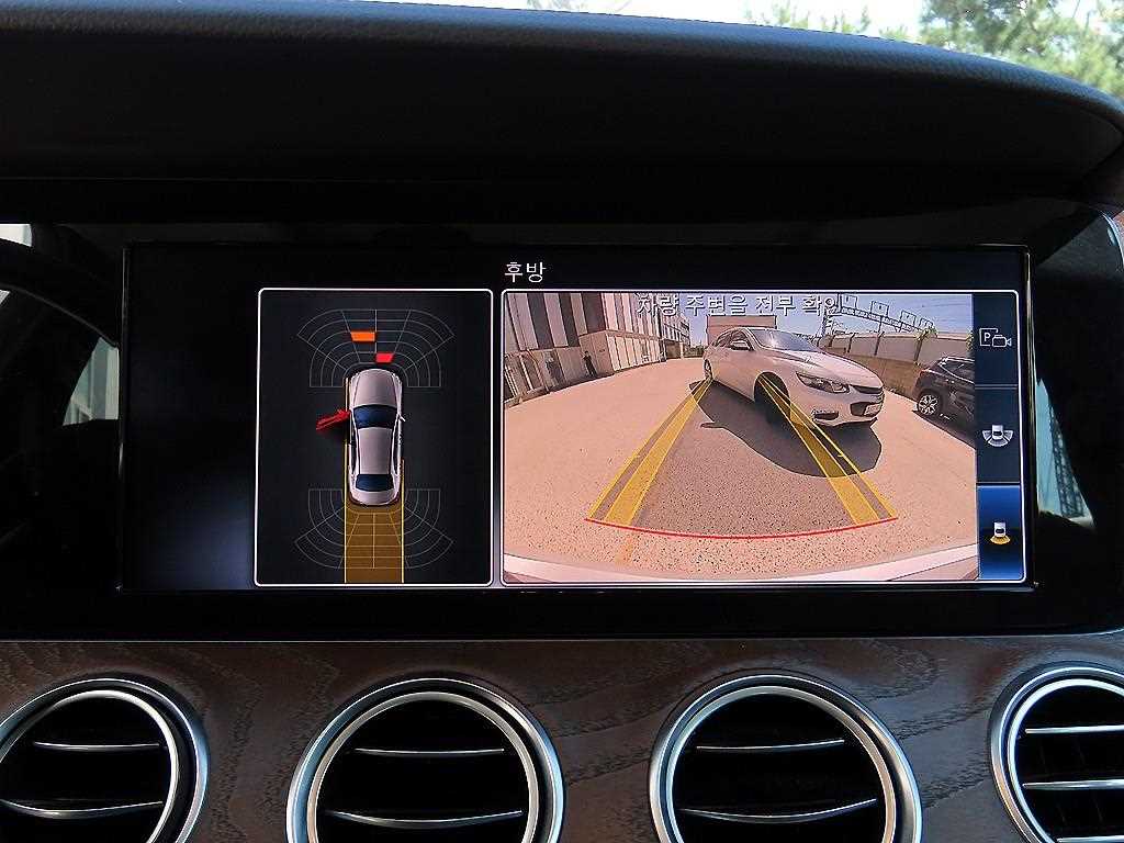 Mercedes-Benz E-Class — photo 15