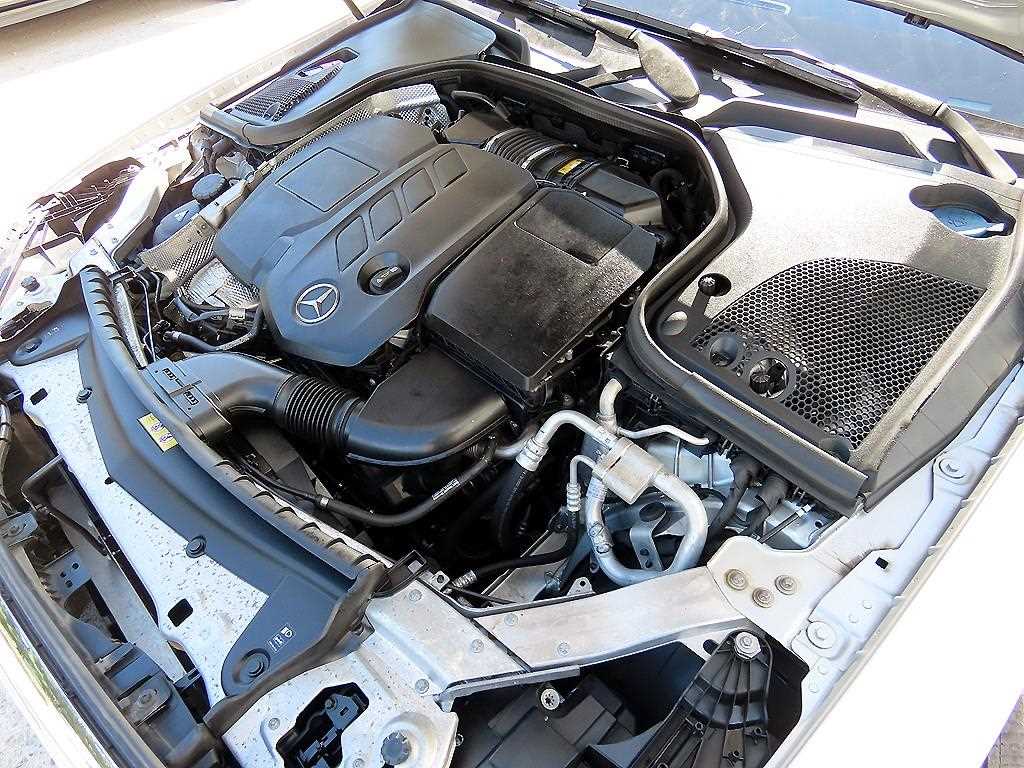 Mercedes-Benz E-Class — photo 19