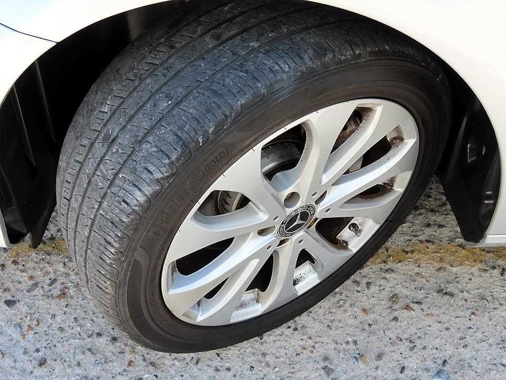Mercedes-Benz E-Class — photo 20
