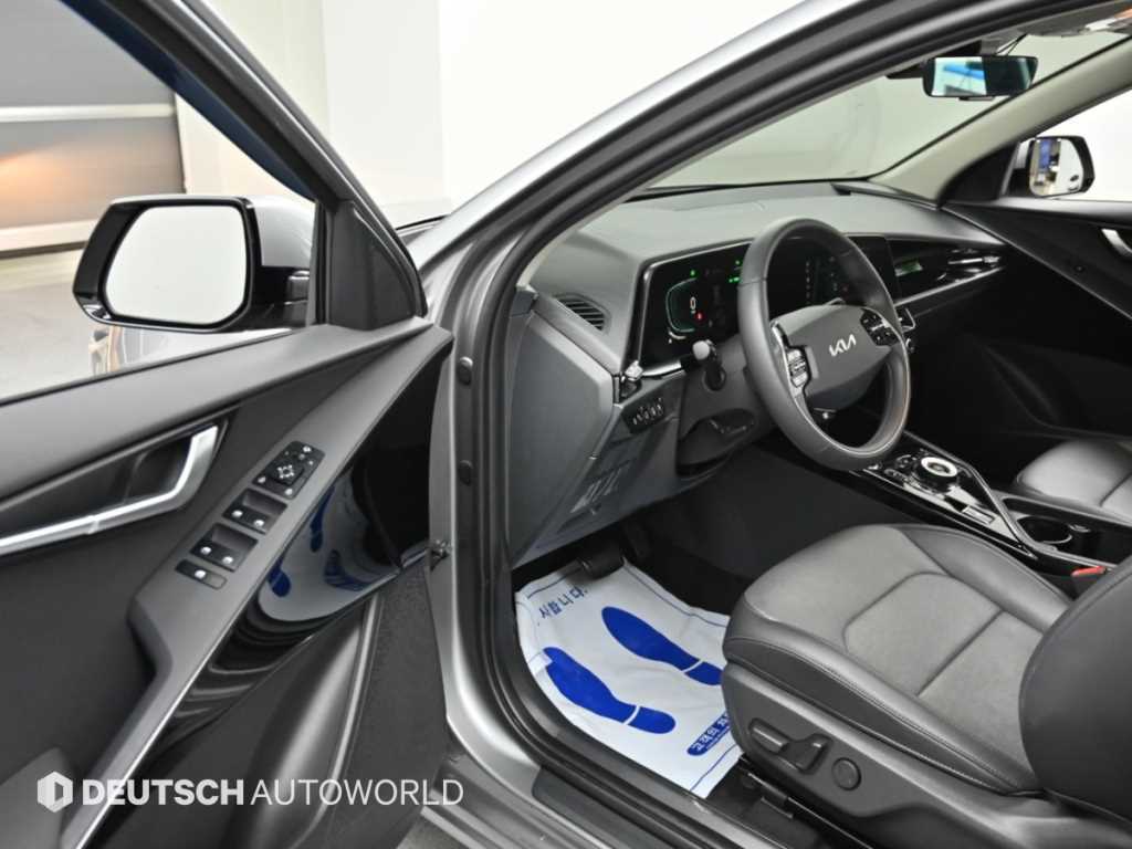 Kia Niro — photo 11