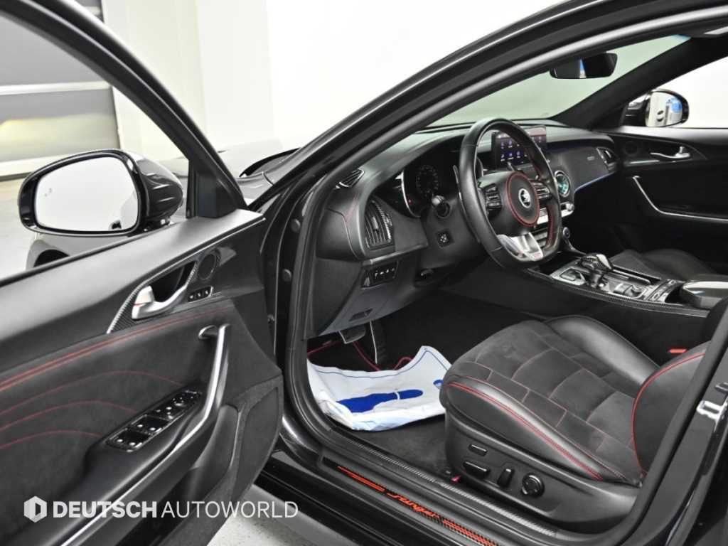 Kia Stinger — photo 11
