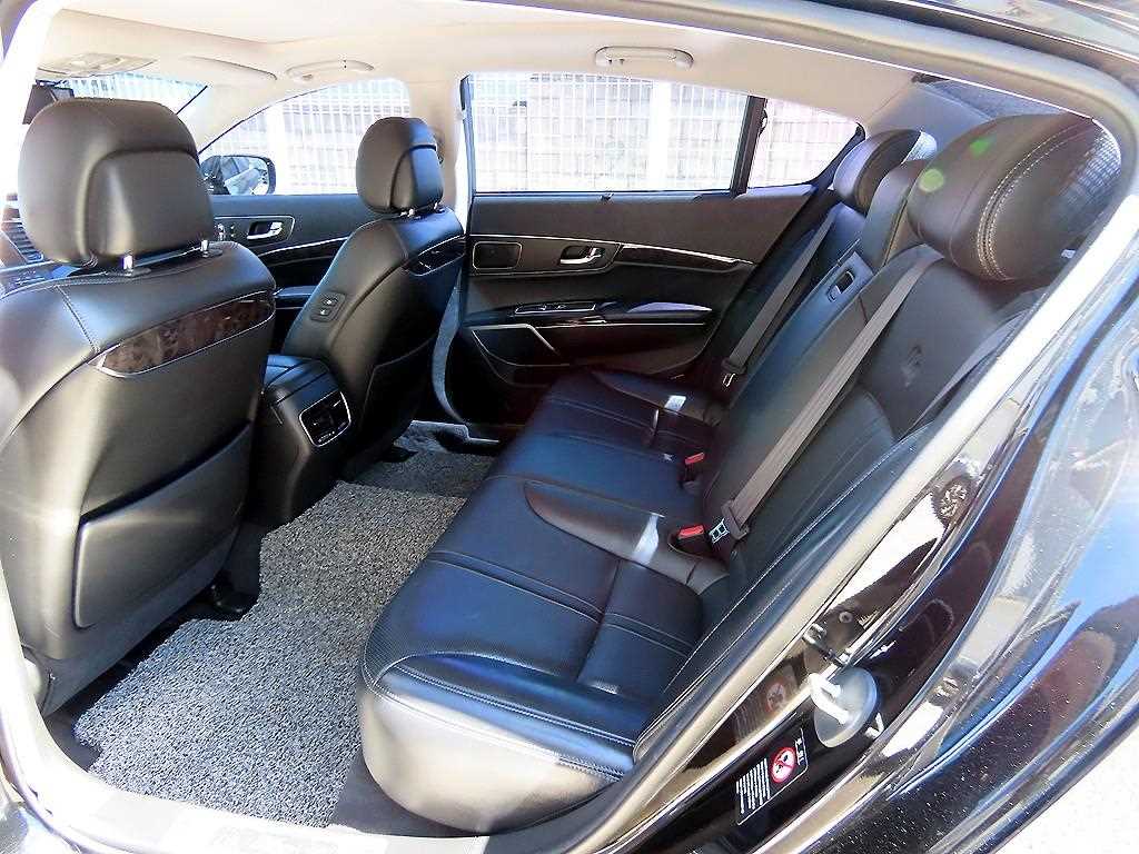 Kia K9 — photo 06