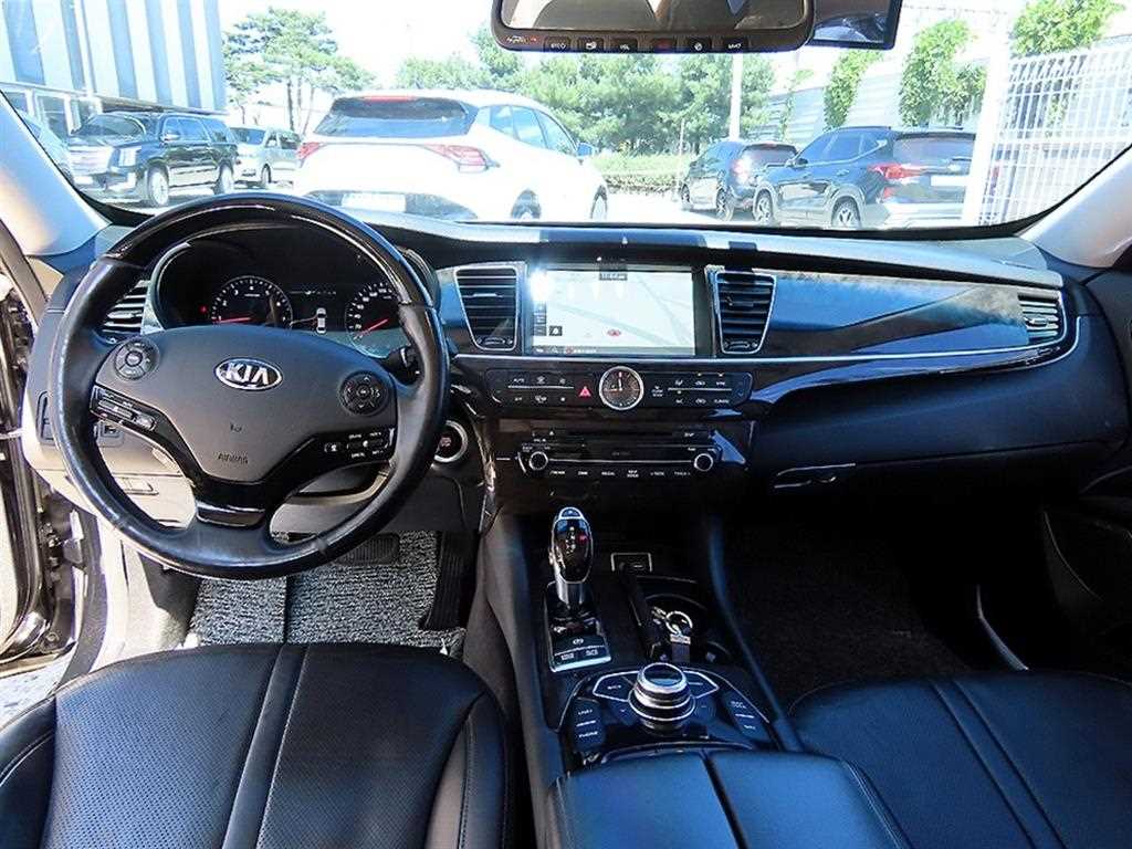 Kia K9 — photo 07