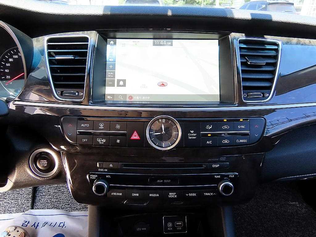 Kia K9 — photo 12