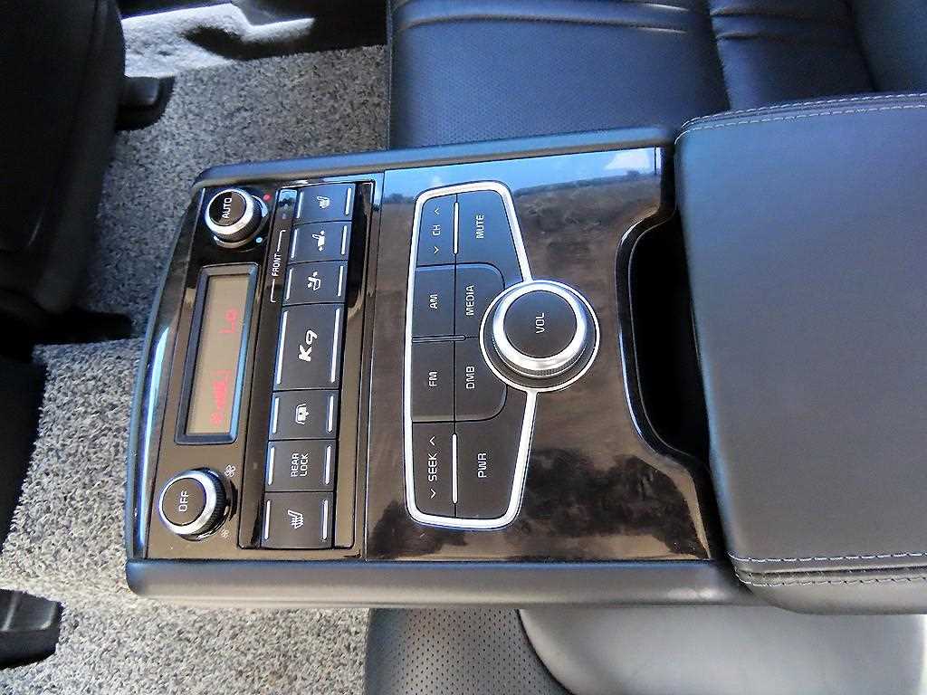 Kia K9 — photo 16