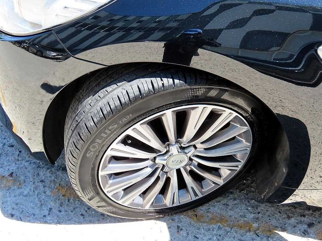 Kia K9 — photo 20