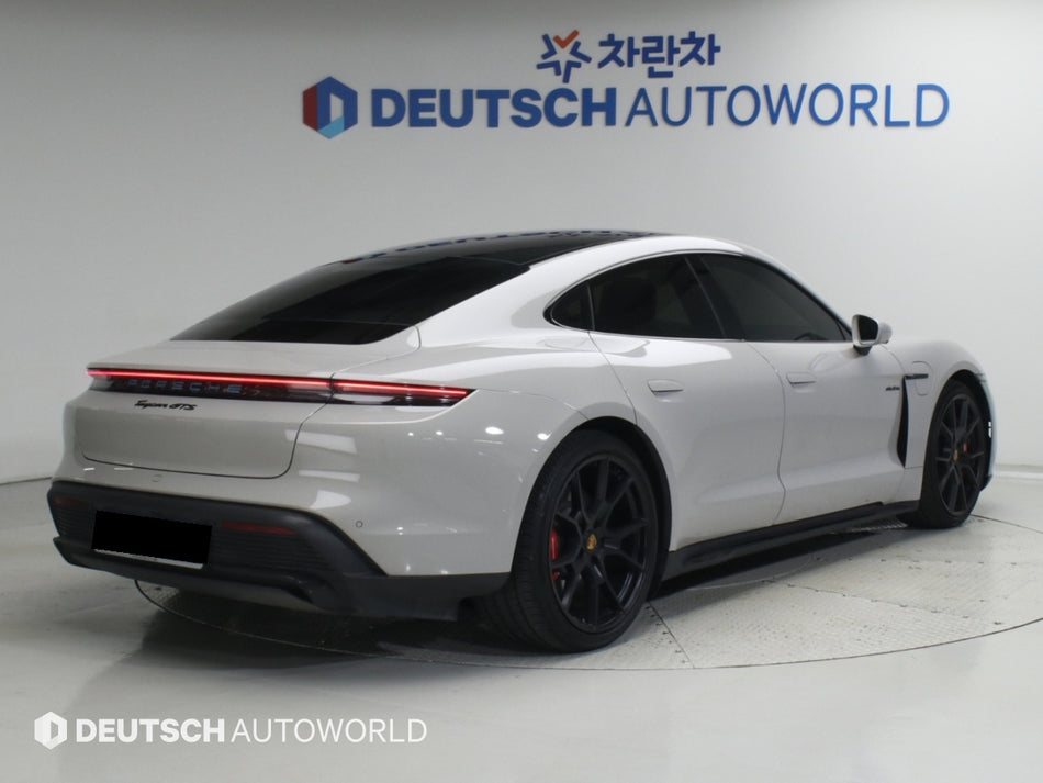 Porsche Taycan — photo 02