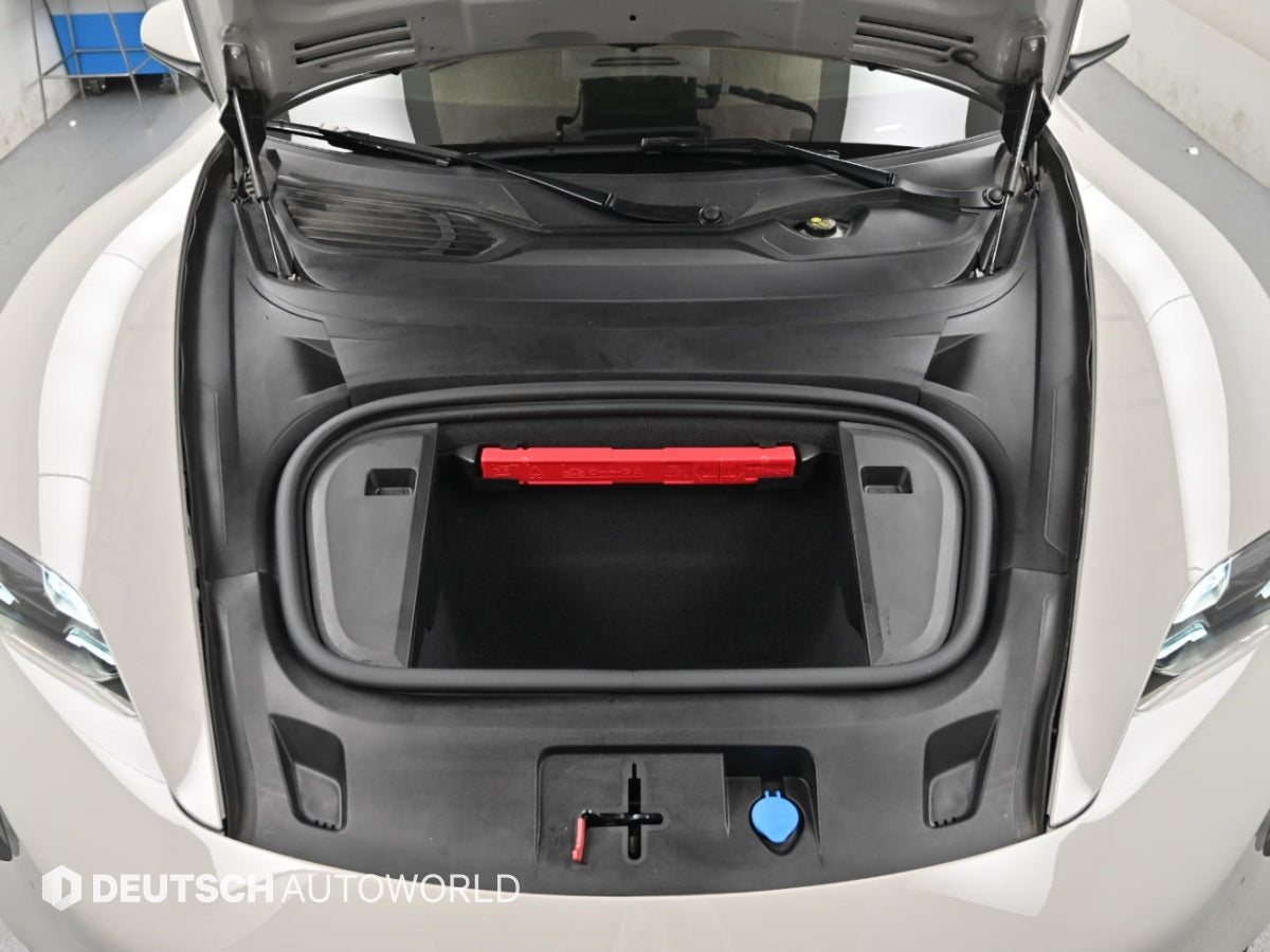 Porsche Taycan — photo 06