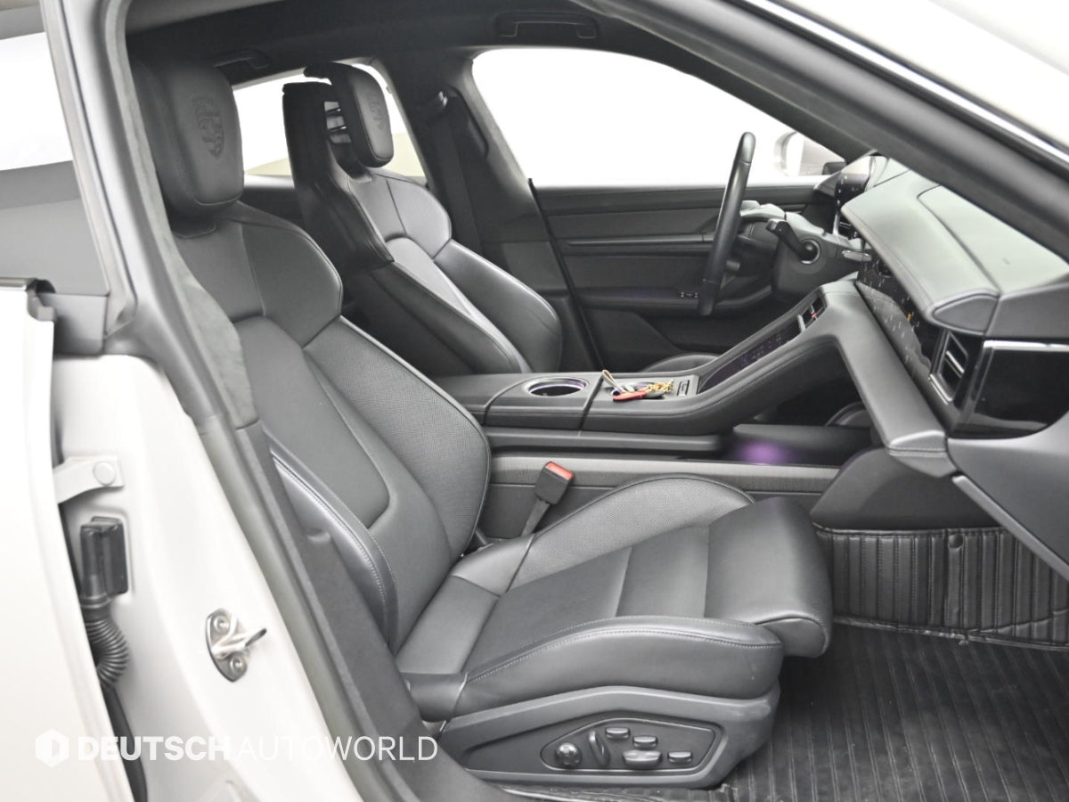 Porsche Taycan — photo 10