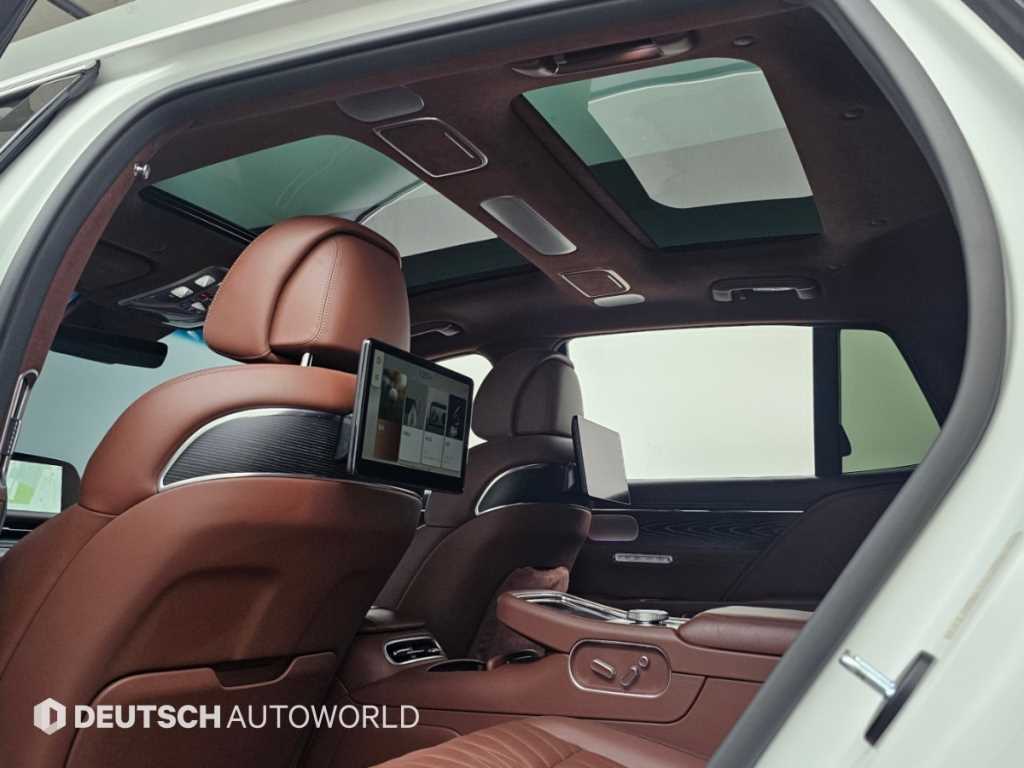 Genesis G90 — photo 18