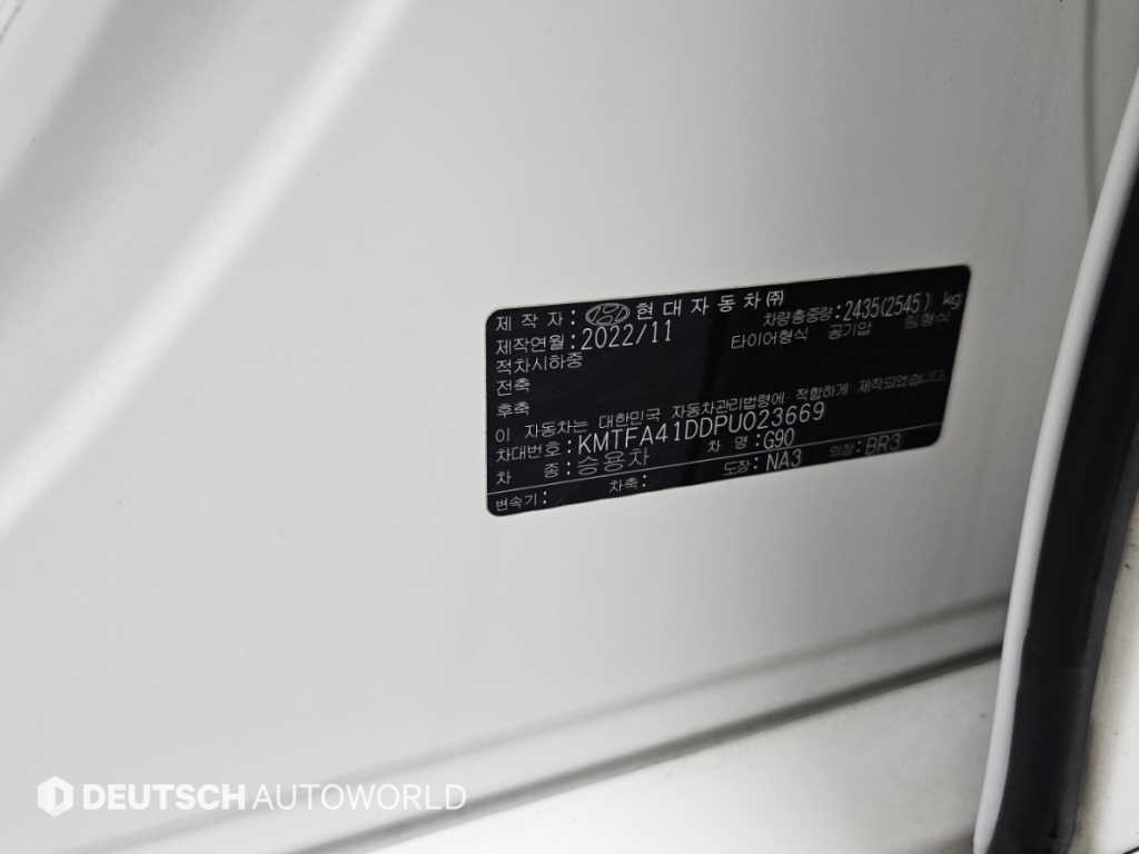 Genesis G90 — photo 20