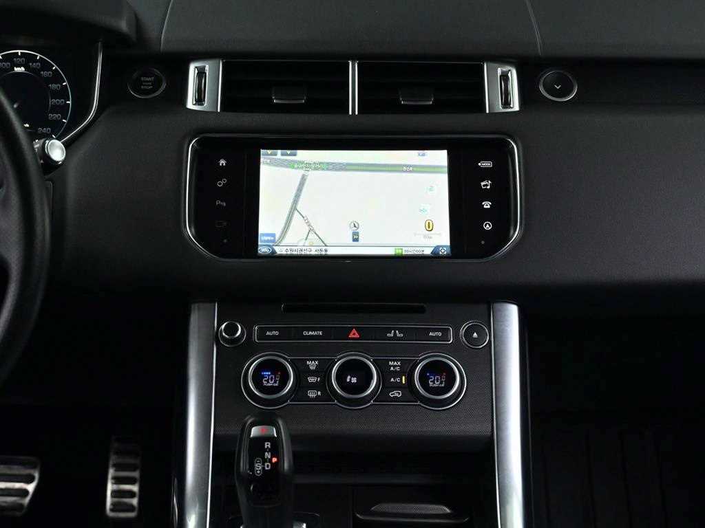 Land Rover Range Rover Sport — photo 14