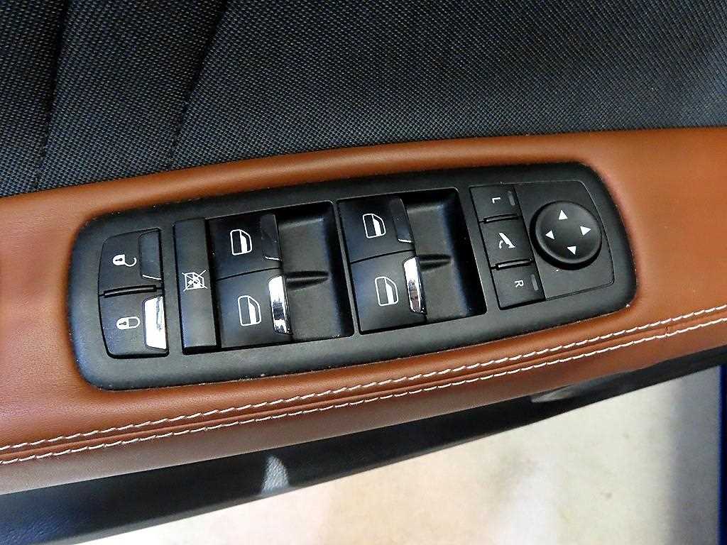 Maserati Ghibli — photo 13