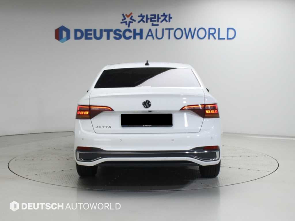 Volkswagen Jetta — photo 04