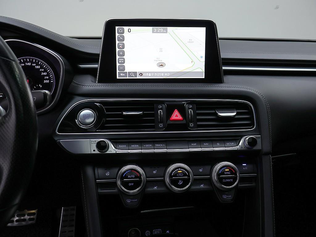 Genesis G70 — photo 09