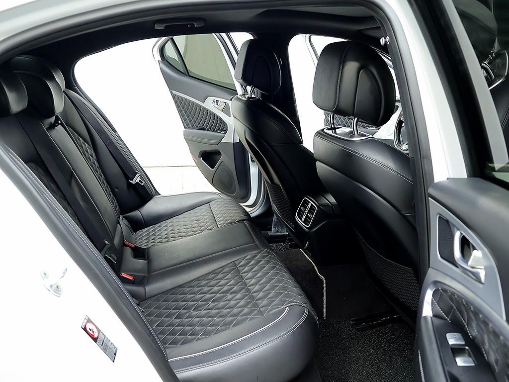 Genesis G70 — photo 12