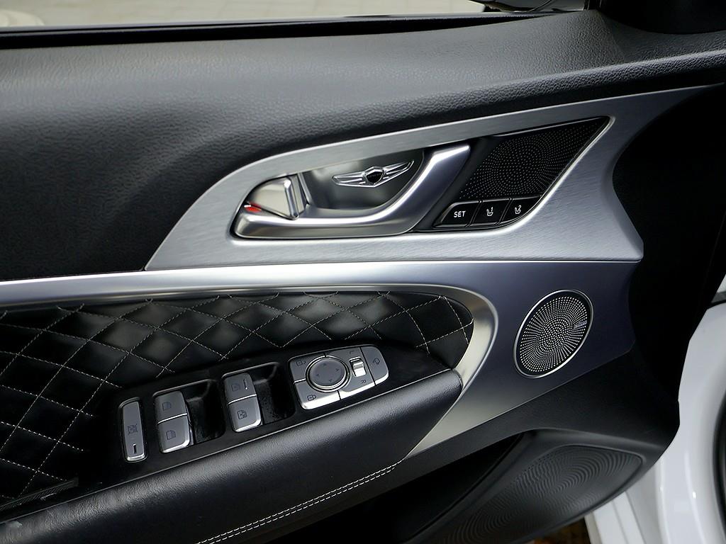Genesis G70 — photo 13