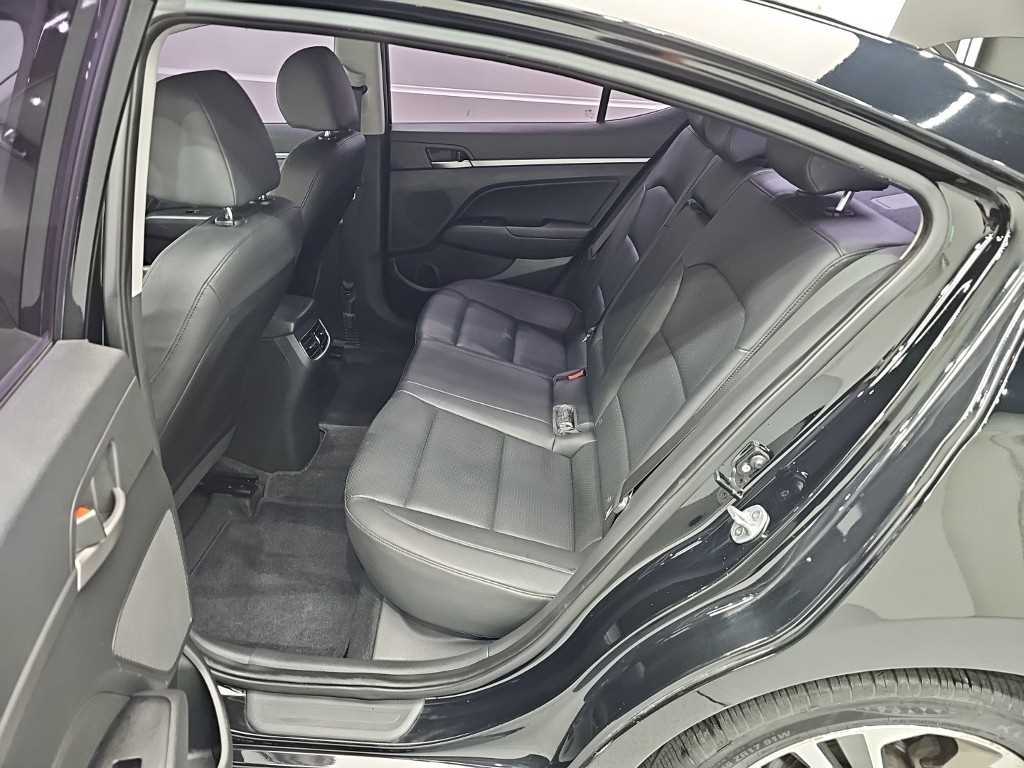 Hyundai AVANTE — photo 12