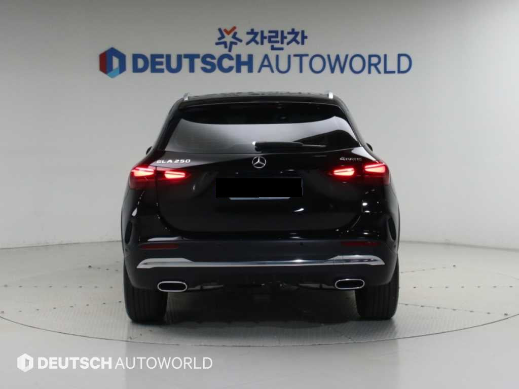 Mercedes-Benz GLA-Class — photo 04