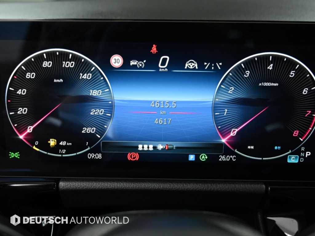Mercedes-Benz GLA-Class — photo 08