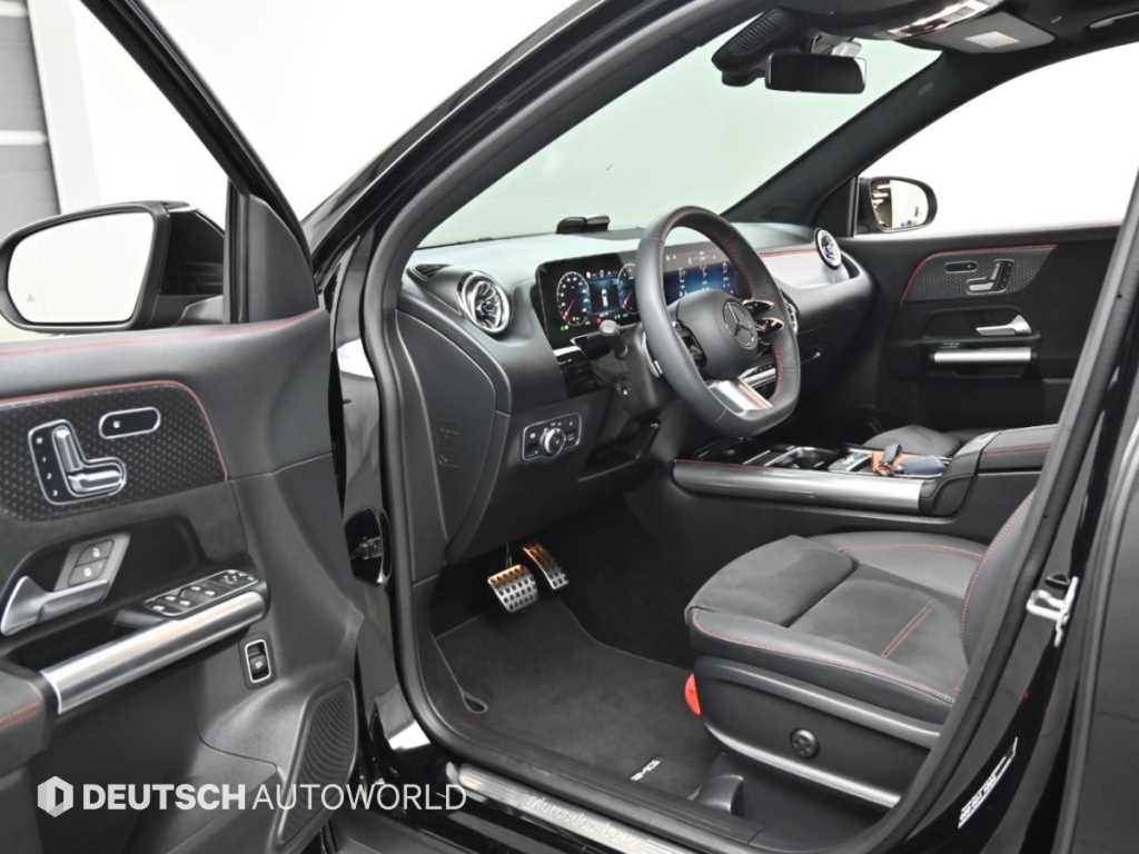 Mercedes-Benz GLA-Class — photo 11