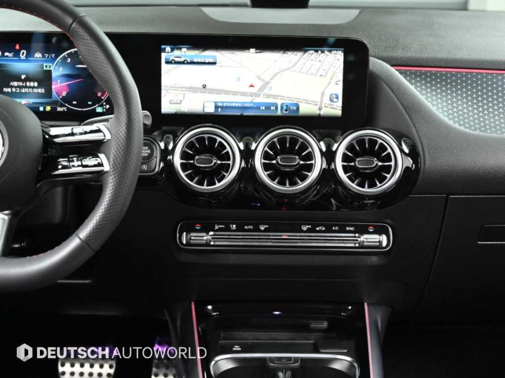 Mercedes-Benz GLA-Class — photo 14