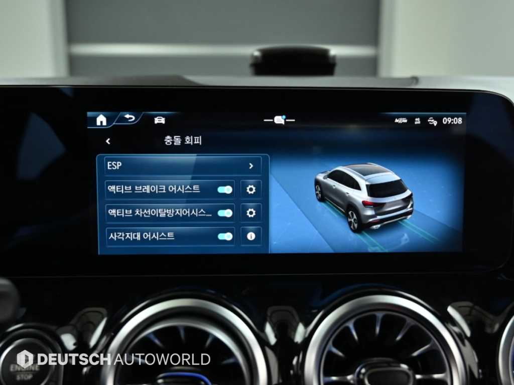 Mercedes-Benz GLA-Class — photo 16