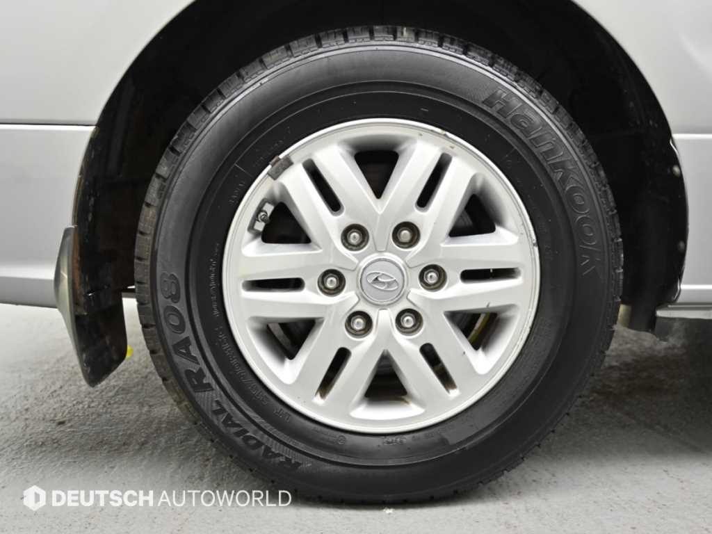 Hyundai Starex — photo 06