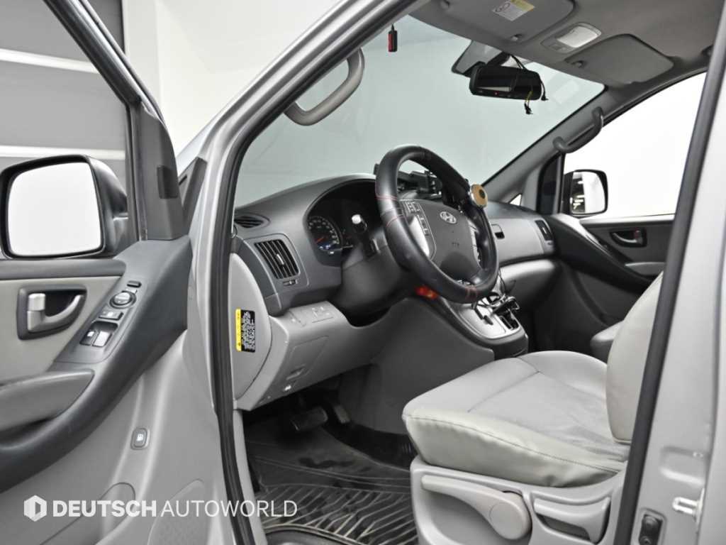 Hyundai Starex — photo 10