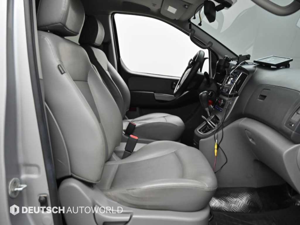 Hyundai Starex — photo 11