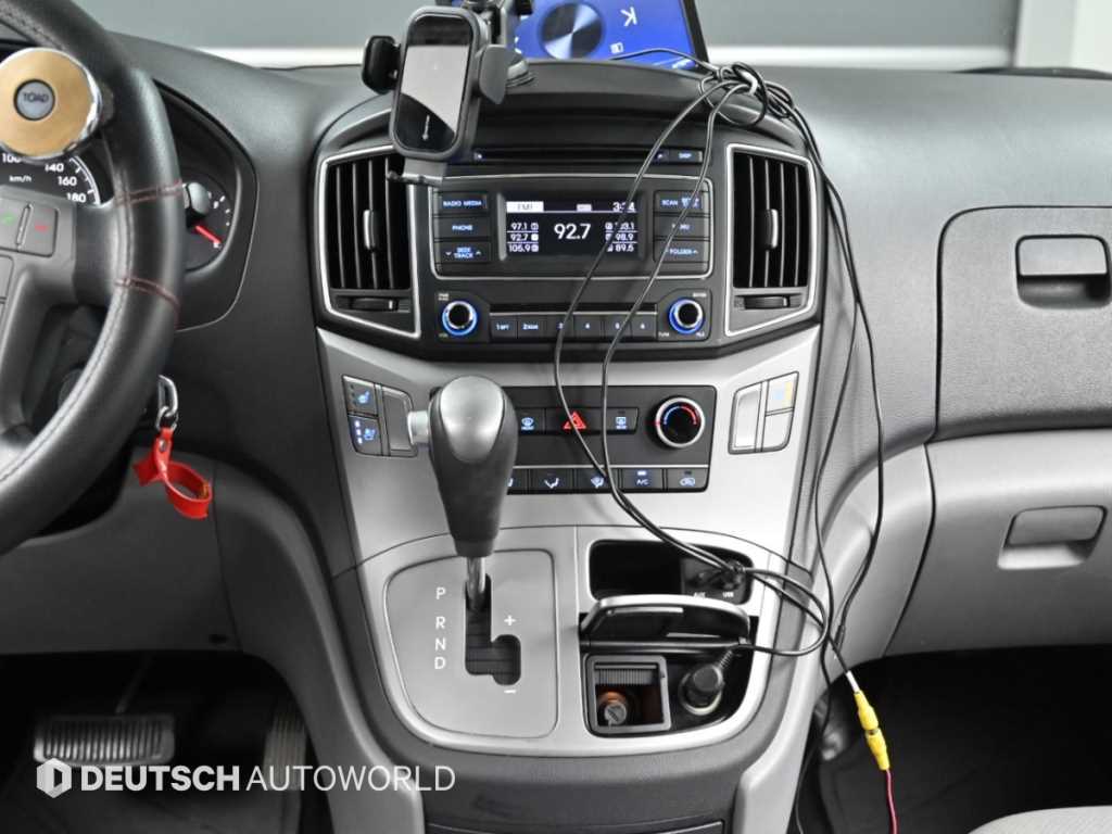 Hyundai Starex — photo 15