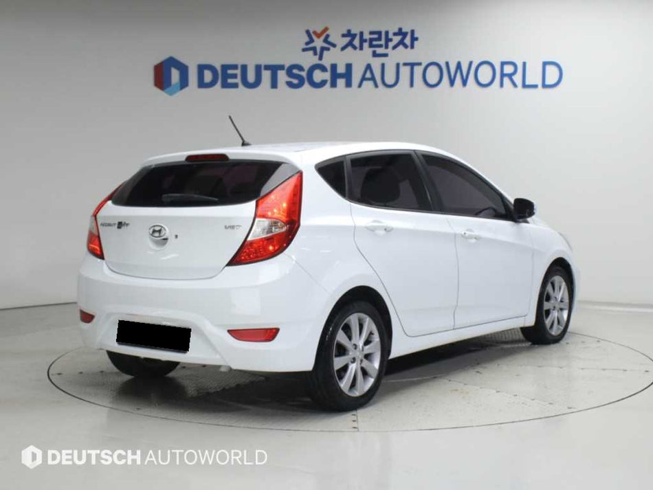 Hyundai Accent — photo 02