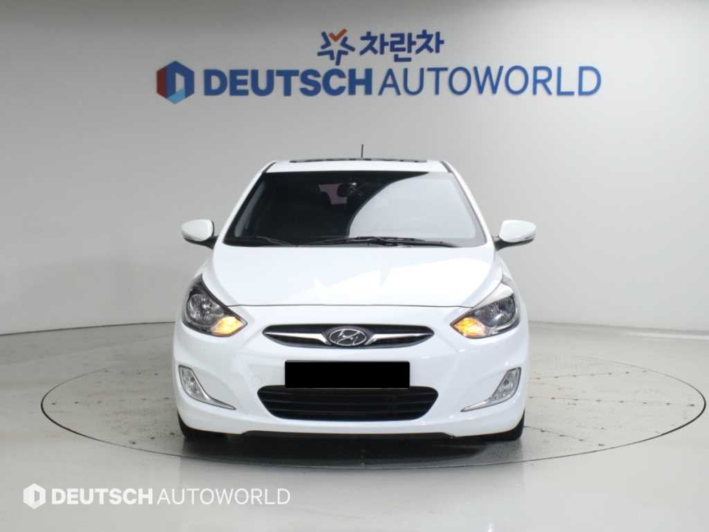 Hyundai Accent — photo 03