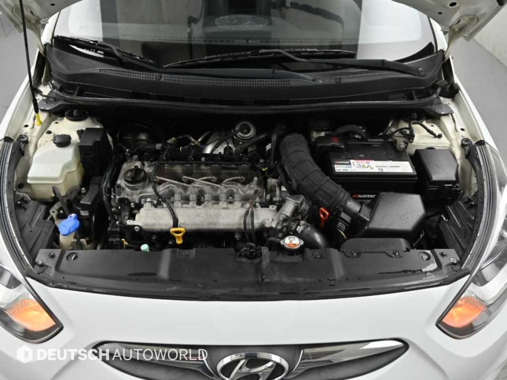 Hyundai Accent — photo 06