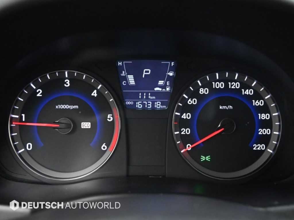 Hyundai Accent — photo 08