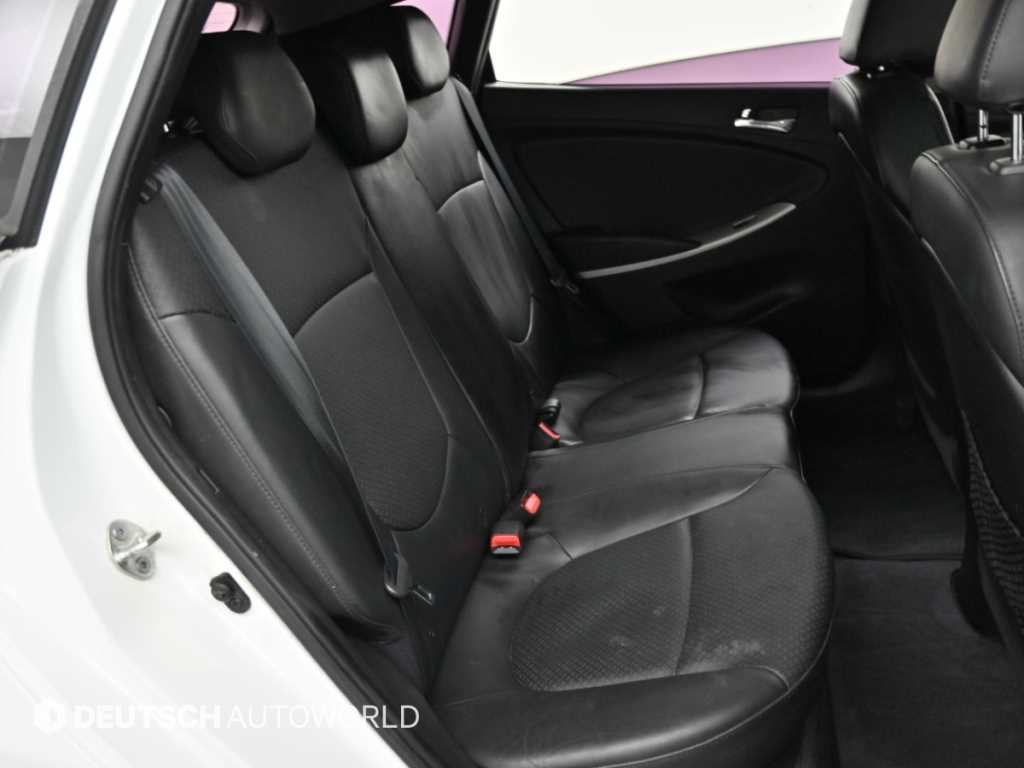 Hyundai Accent — photo 12