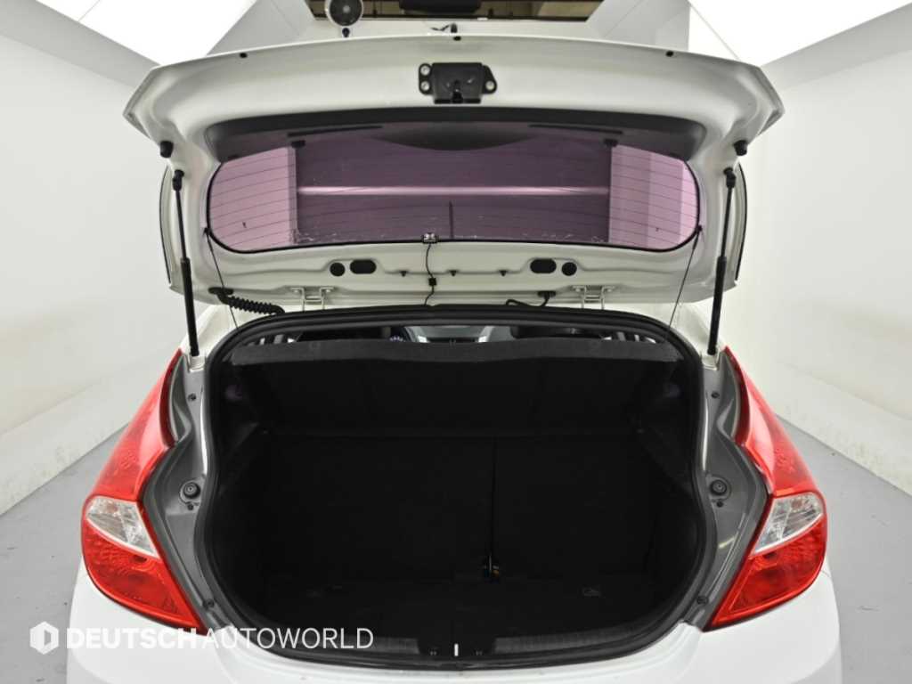 Hyundai Accent — photo 19