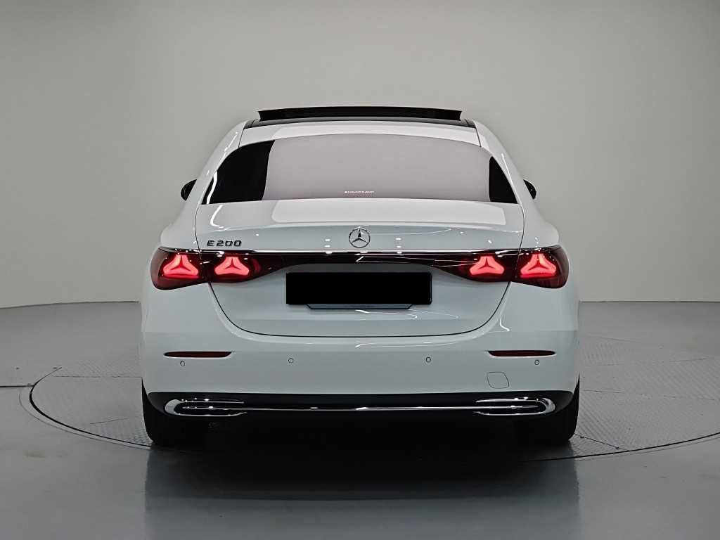 Mercedes-Benz E-Class — photo 03