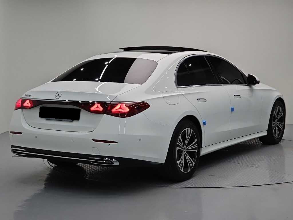Mercedes-Benz E-Class — photo 04