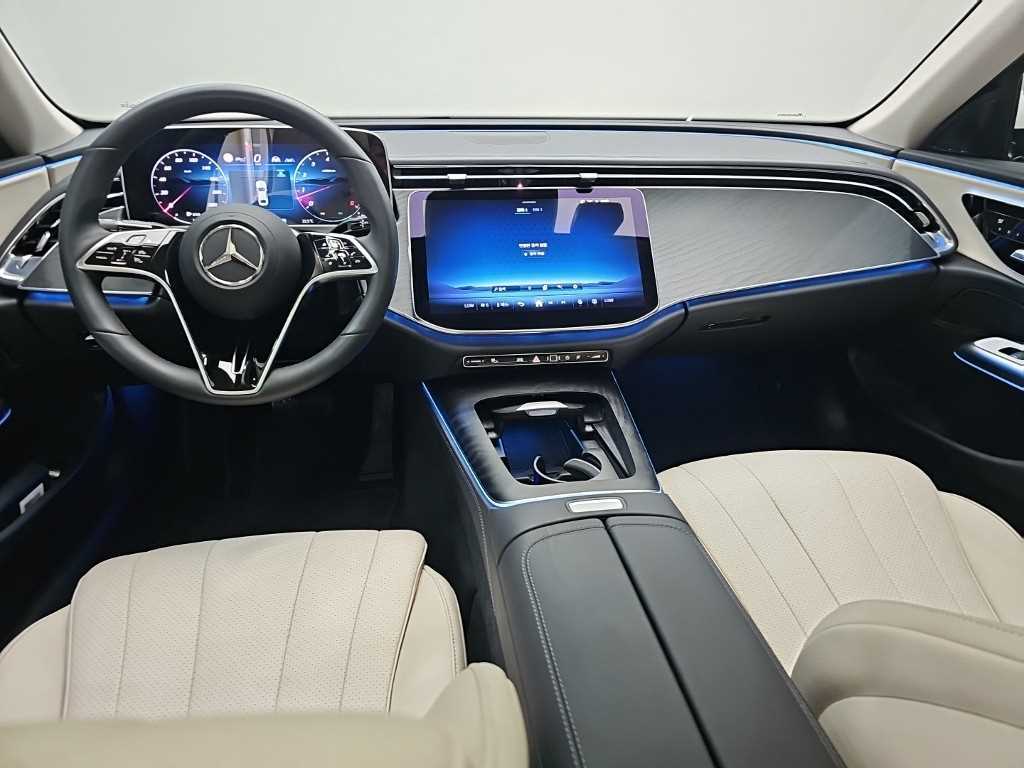 Mercedes-Benz E-Class — photo 07