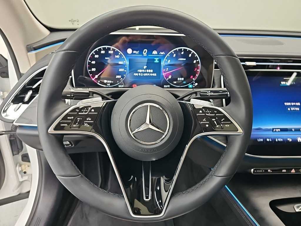 Mercedes-Benz E-Class — photo 09