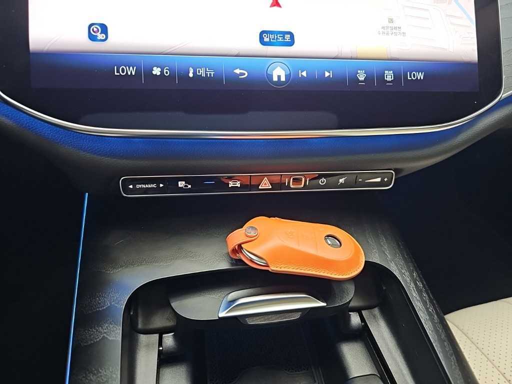 Mercedes-Benz E-Class — photo 10