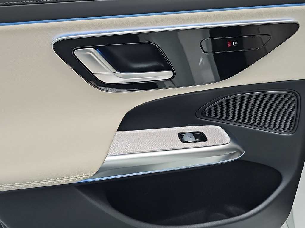 Mercedes-Benz E-Class — photo 13