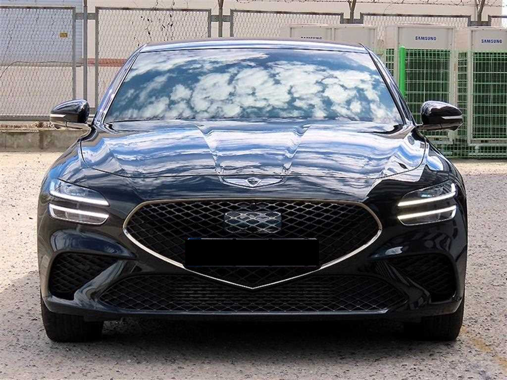 Genesis G70 — photo 01