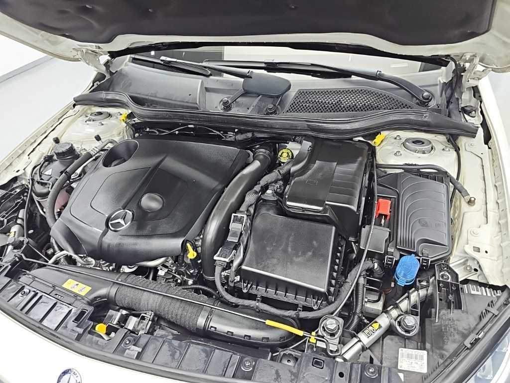 Mercedes-Benz GLA-Class — photo 05