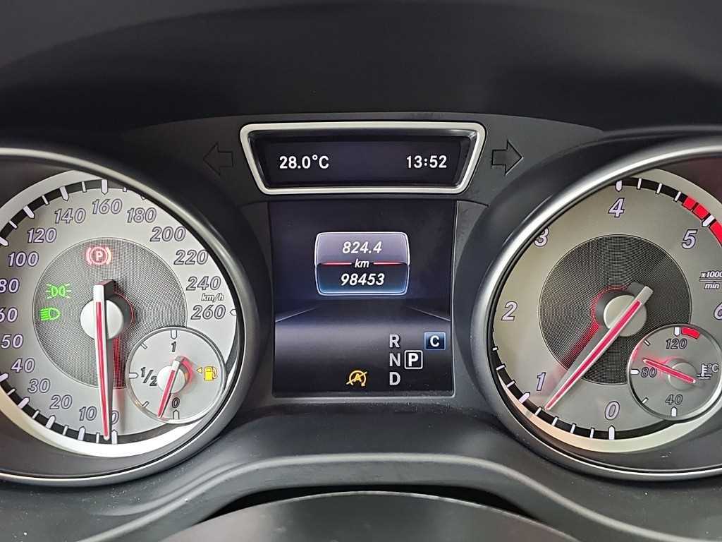 Mercedes-Benz GLA-Class — photo 06