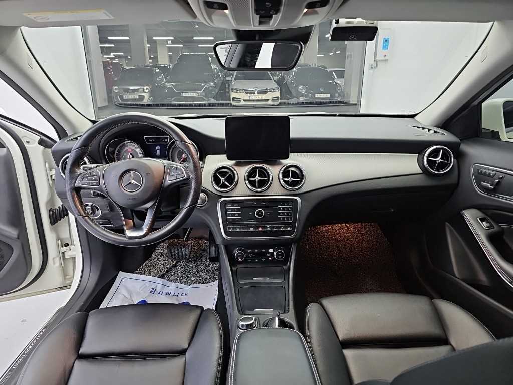 Mercedes-Benz GLA-Class — photo 07