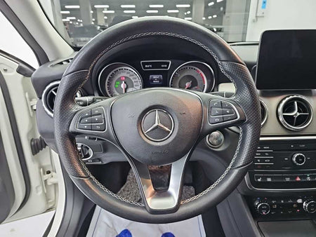 Mercedes-Benz GLA-Class — photo 09