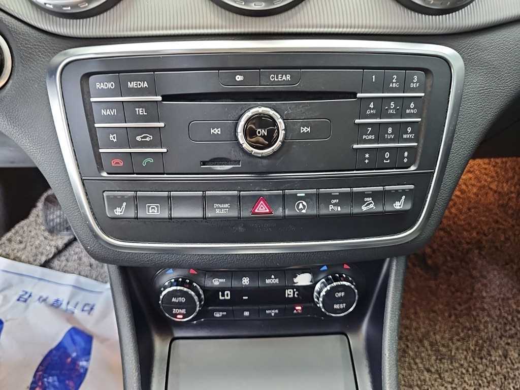 Mercedes-Benz GLA-Class — photo 10