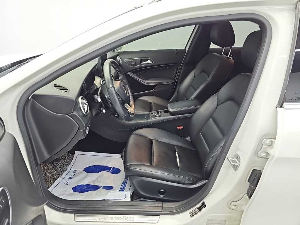 Mercedes-Benz GLA-Class — photo 11